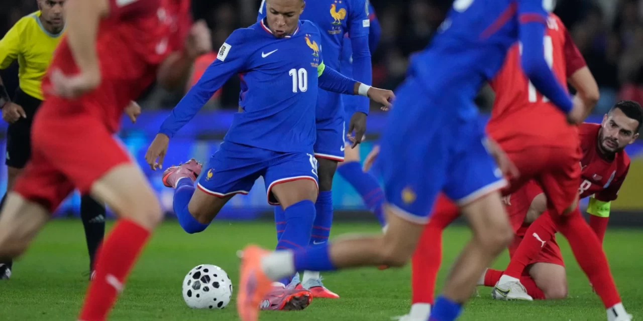 Mbappé marca, pero se retira cojeando al final de la conquista de Francia 