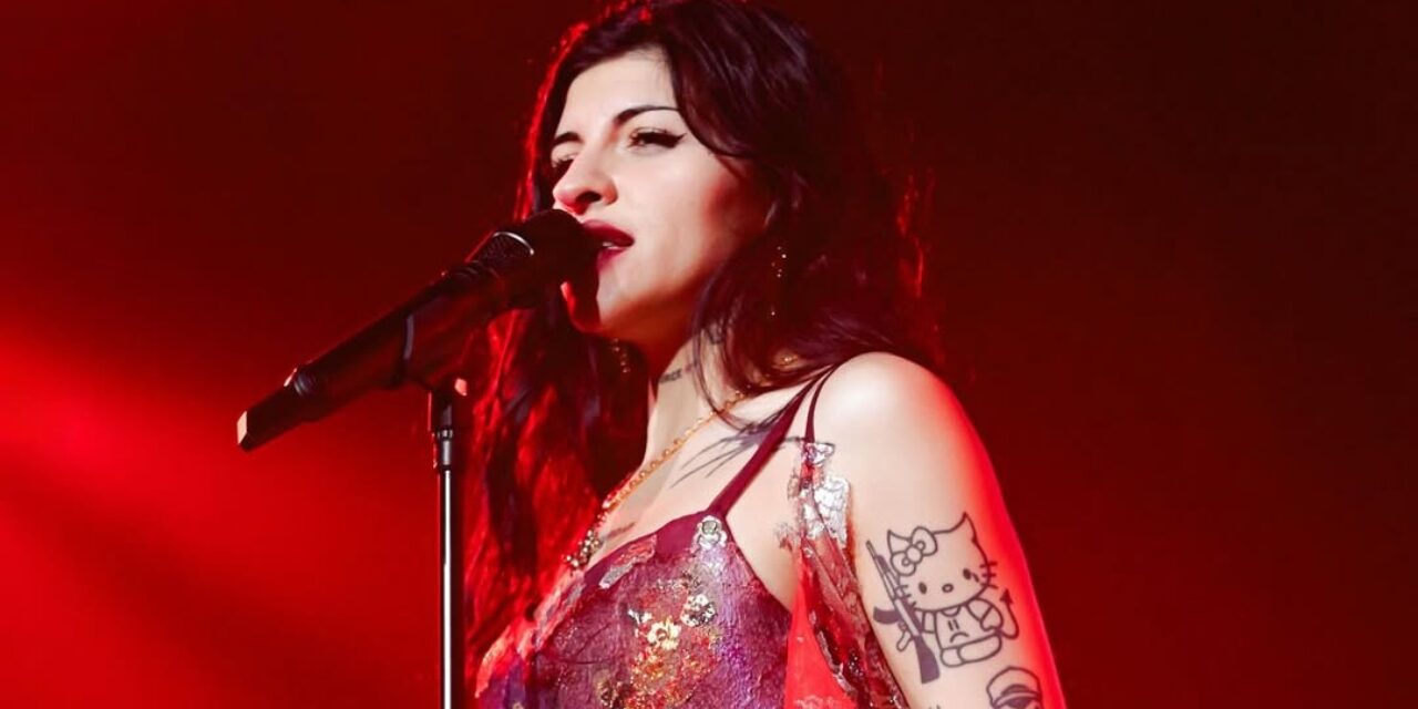 Cazzu se la deja caer a Nodal durante concierto