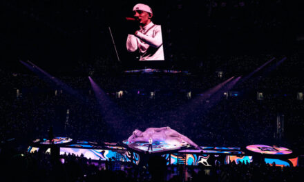 Omar Courtz celebra un año de 'Primera musa' el première que lo catapultó a su avance imparable en todo el mundo