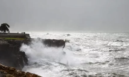 Indomet advierte sobre olas peligrosas en la costa atlántica