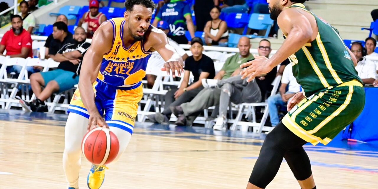 Mauricio Báez alega con fuerza, derrota a San Carlos y empata la serie final 1-1 en el TBS Distrito 2025