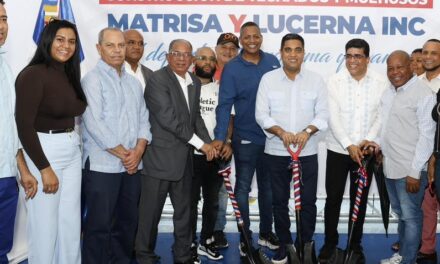 Gobierno inicia construcción 11 techados en SDE