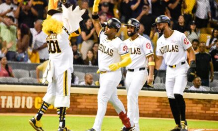 Las Águilas siguen invencibles en Santiago; vencen a los Toros 13-9 en fiesta de palos
