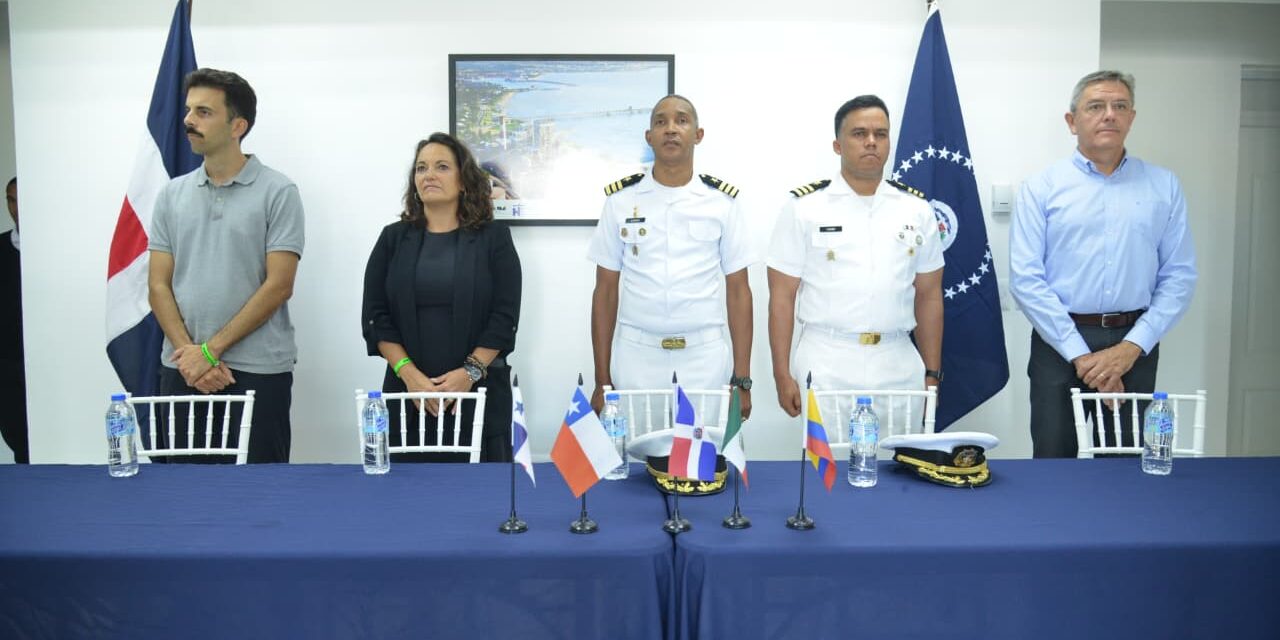 Armada dominicana realiza entrenamiento de navegación marítima internacional con colaboración española