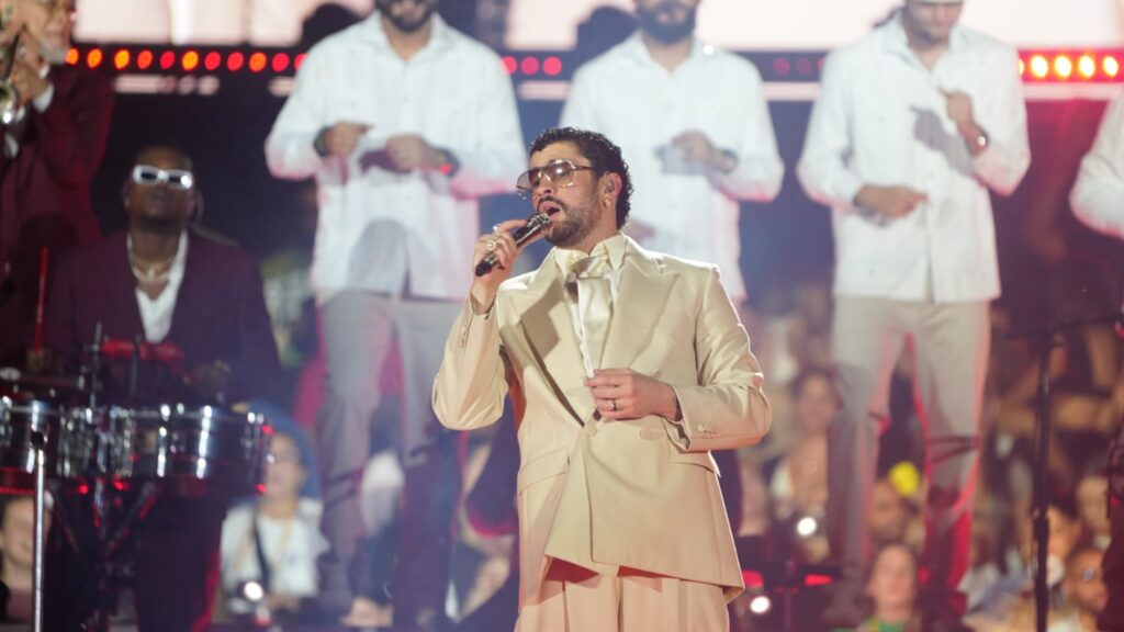 Bad Bunny inicia su gira mundial en RD: “Gracias por darme la energía que necesitaba” - Noticias de hoy en República Dominicana | último minuto