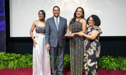 Colombia Alcántara reconocida en el Premio de Periodismo Digital