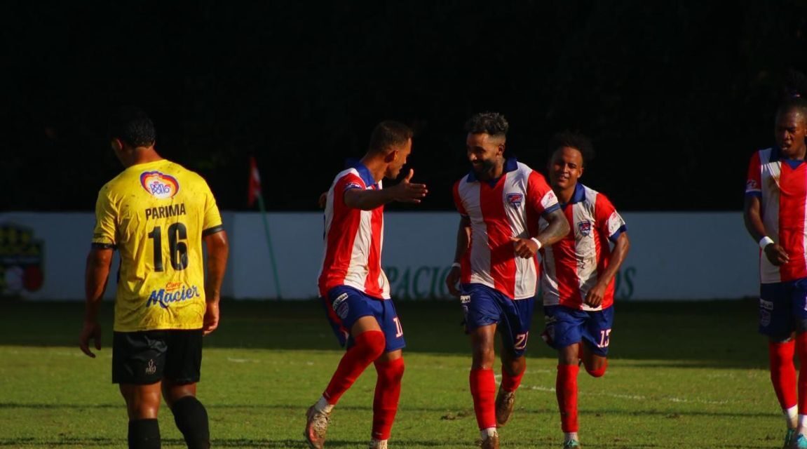 Delfines del Este derrotan 2-0 a Moca FC