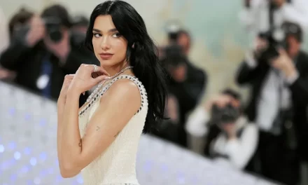 Petro apoya a Dua Lipa tras aglomeración de fans frente a su hotel en Bogotá