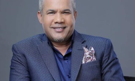 Héctor Acosta “El Torito” recibe homenaje