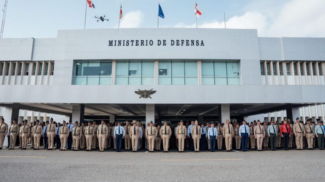 El Tribunal Constitucional anula la prohibición de las relaciones entre personas del mismo sexo en la Policía y las Fuerzas Armadas