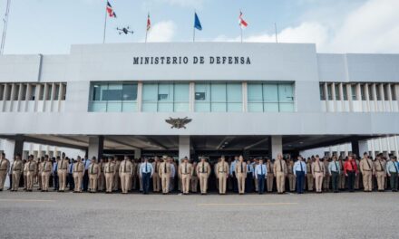 El Tribunal Constitucional anula la prohibición de las relaciones entre personas del mismo sexo en la Policía y las Fuerzas Armadas