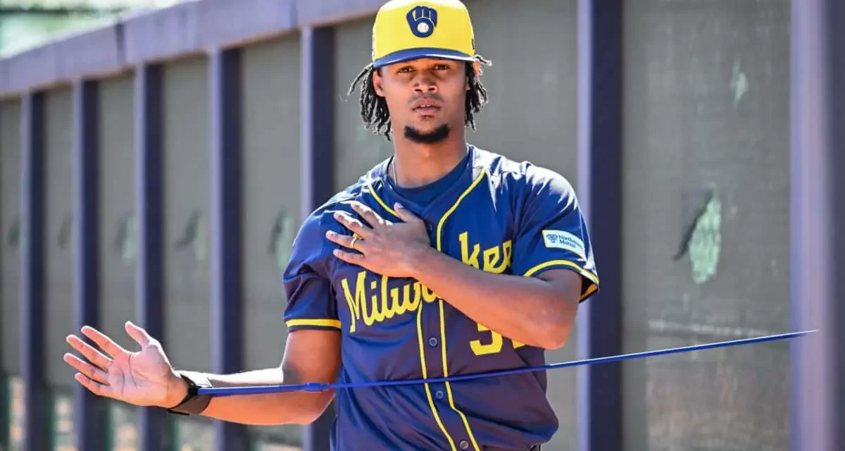 Los Diamondbacks rechazan quedarse con el dominicano Elvin Rodríguez
