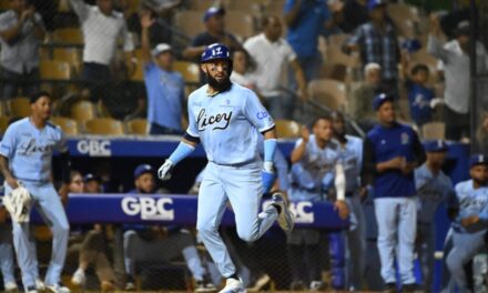 Tigres reaccionan en el octavo y derrotan 6-2 a las Estrellas Orientales