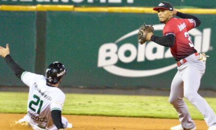 Raimel Tapia y Coco Montes lideran Estrellas en triunfo sobre el Escogido en el Tetelo Vargas