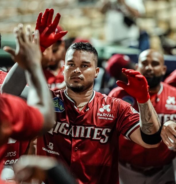 Gigantes aplastan 10-2 a los Leones