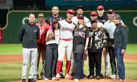 Leones del Escogido rinden emotivo tributo a Octavio Dotel en el Estadio Quisqueya