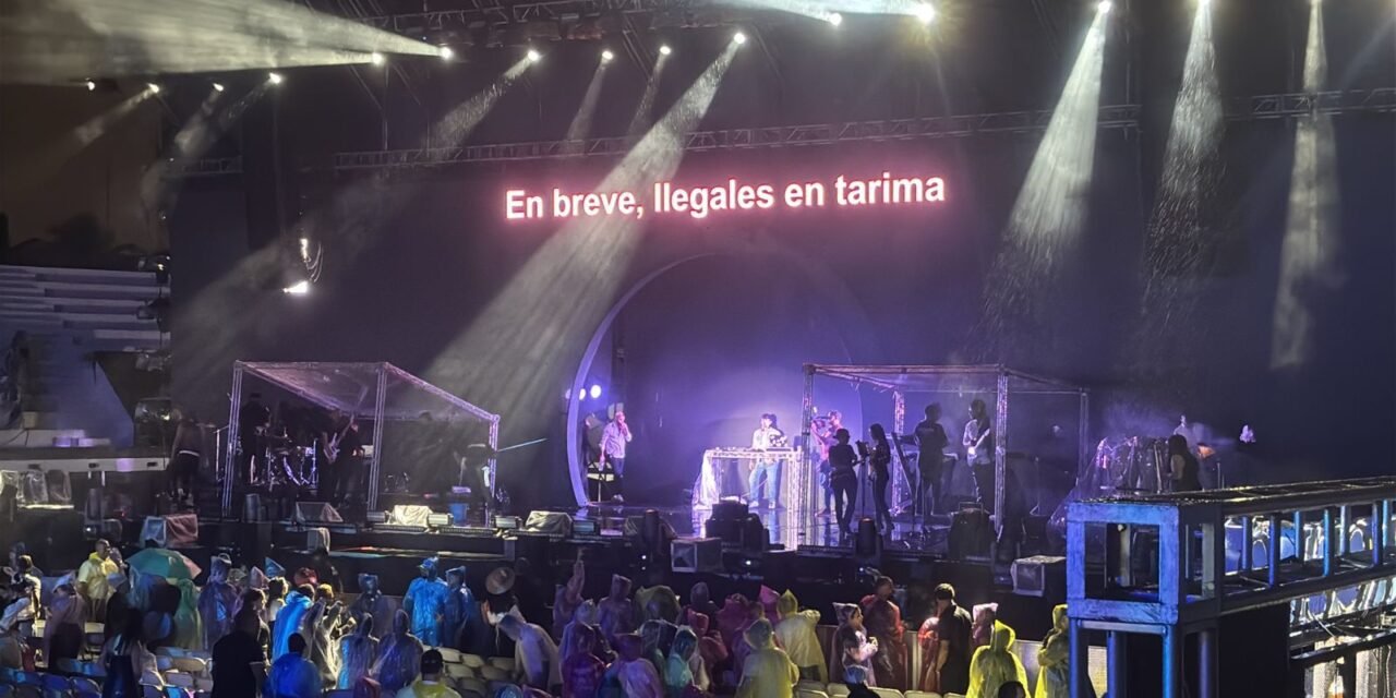 Concierto de Ilegales continúa a pesar de la tempestad