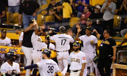 Águilas dominan nuevamente a las Estrellas y amplían su liderato en la tabla