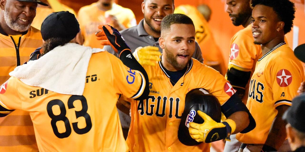Berroa y Durán comandan ataque aguilucha en triunfo 6-4 sobre los Toros