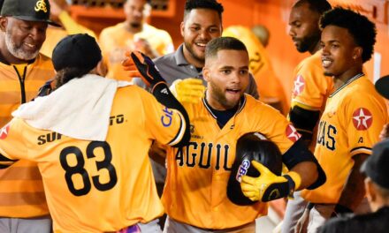 Berroa y Durán comandan ataque aguilucha en triunfo 6-4 sobre los Toros