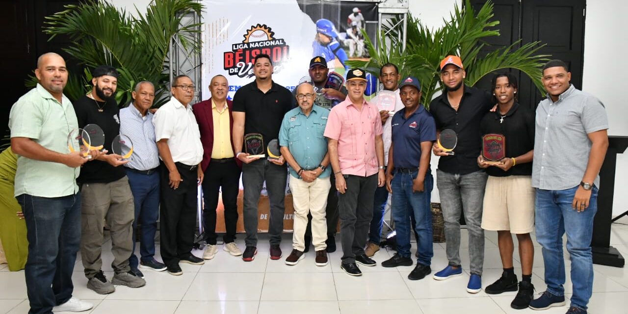 Liga de Béisbol de Verano celebra premiación de su temporada de 2025