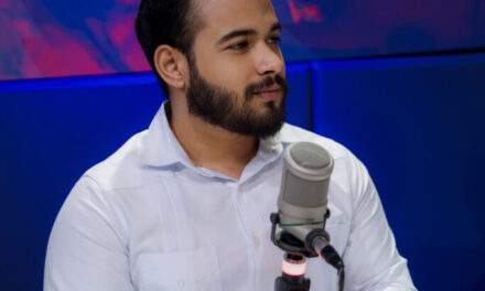 Joven describe La Casa de Alofoke como un tentativa social