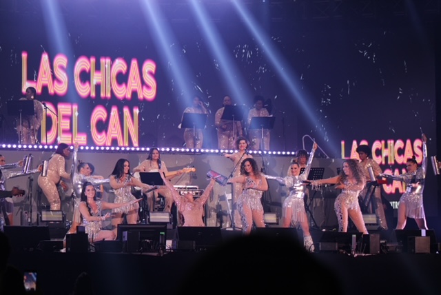 El refriega de Las Chicas del Can llena la Gran Arena