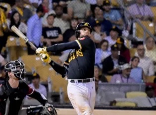 Águilas Cibaeñas vuelan parada y vencen 6-1 a los Gigantes para afianzarse en la cima