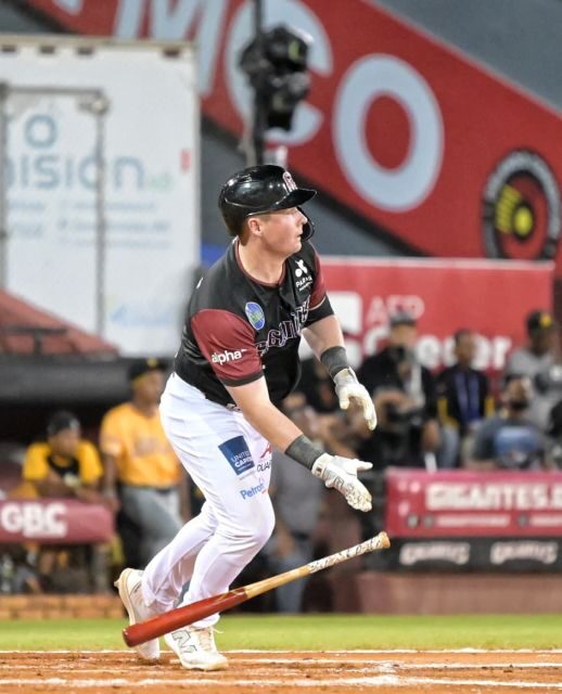Holton explorador vencimiento Gigantes 7-4 sobre las Águilas