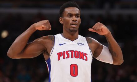 Jalen Duren anota 31 puntos en su regreso y Pistons logran su décima triunfo al hilo