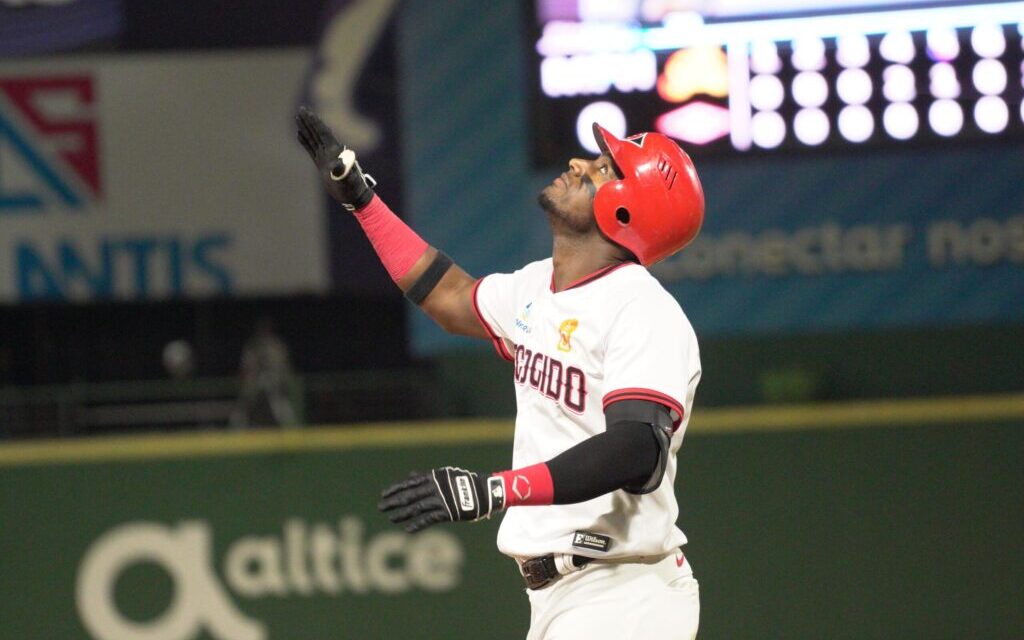 Lake firma histórico hit 500, pero Águilas frenan al Escogido 4-1