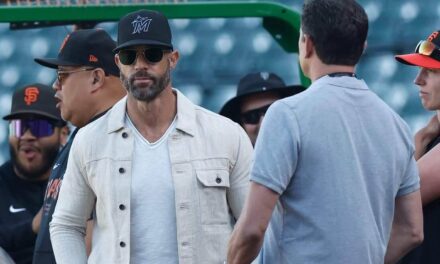 Los Marlins nombran a Gabe Kapler jefe común entre otros movimientos
