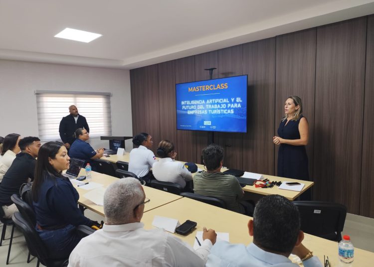 La Romana lidera con el primer curso de IA para profesionales del turismo del país