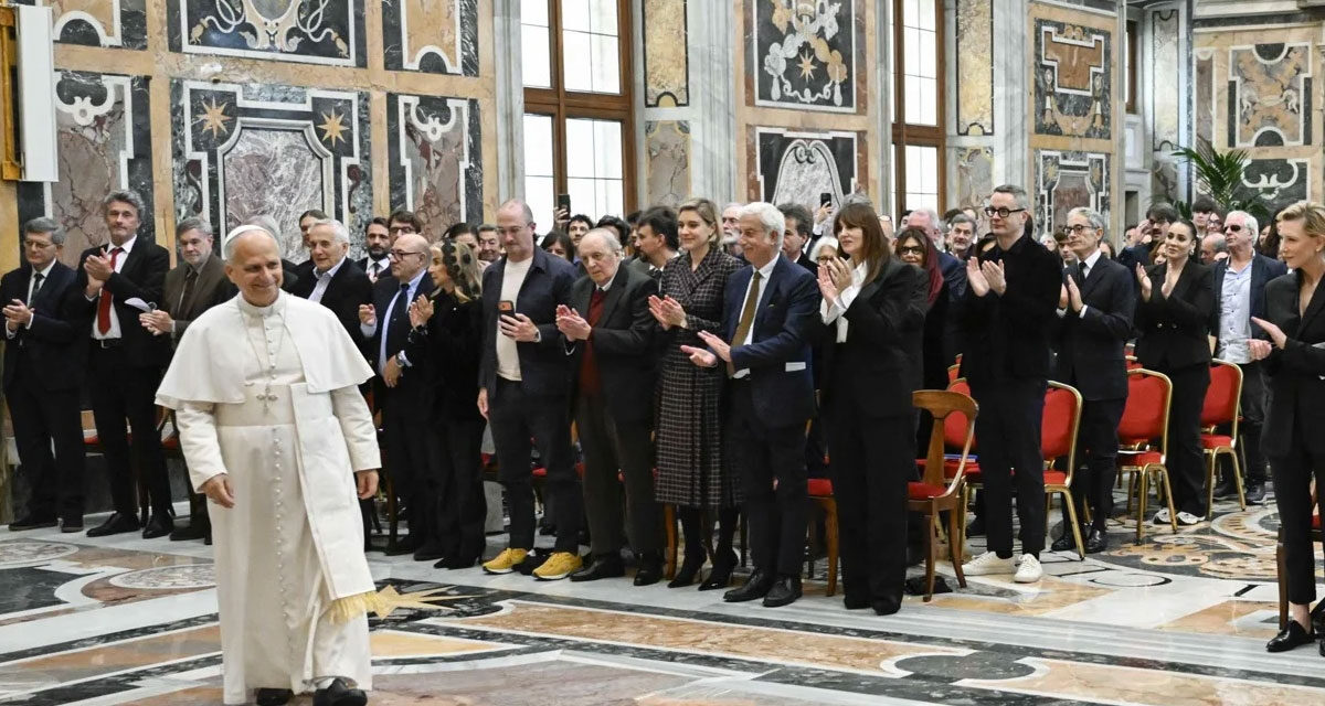 León XIV denuncia que el cine está en «peligro» e insta a proteger su «valor social»