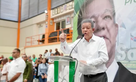 Leonel Fernández insta a ajuste inflacionario para proteger ingresos de trabajadores