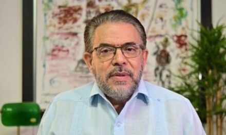 Líder de Alianza País advierte que acuerdo del gobierno con EE.UU. viola soberanía