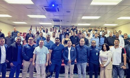 Ney Arias Lora destaca décimo de más de 90 residentes y especialistas en prótesis en batalla clásico