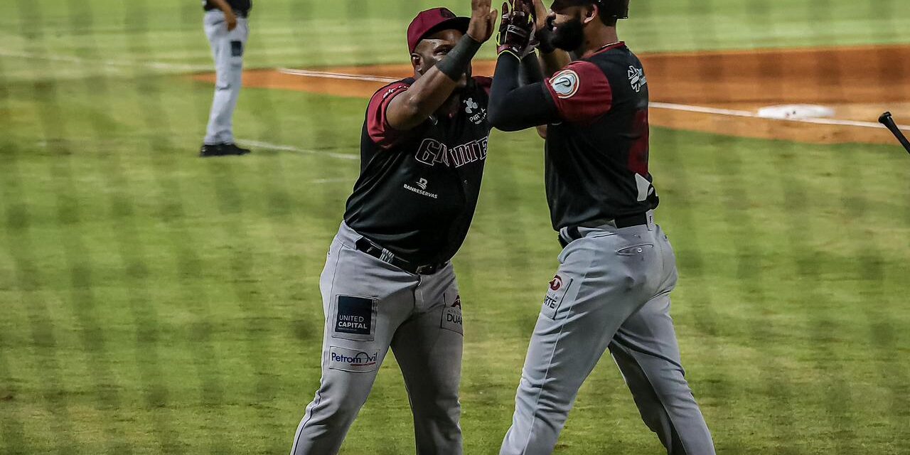Gigantes vencen 7-4 a los Toros en partido de 15 entradas