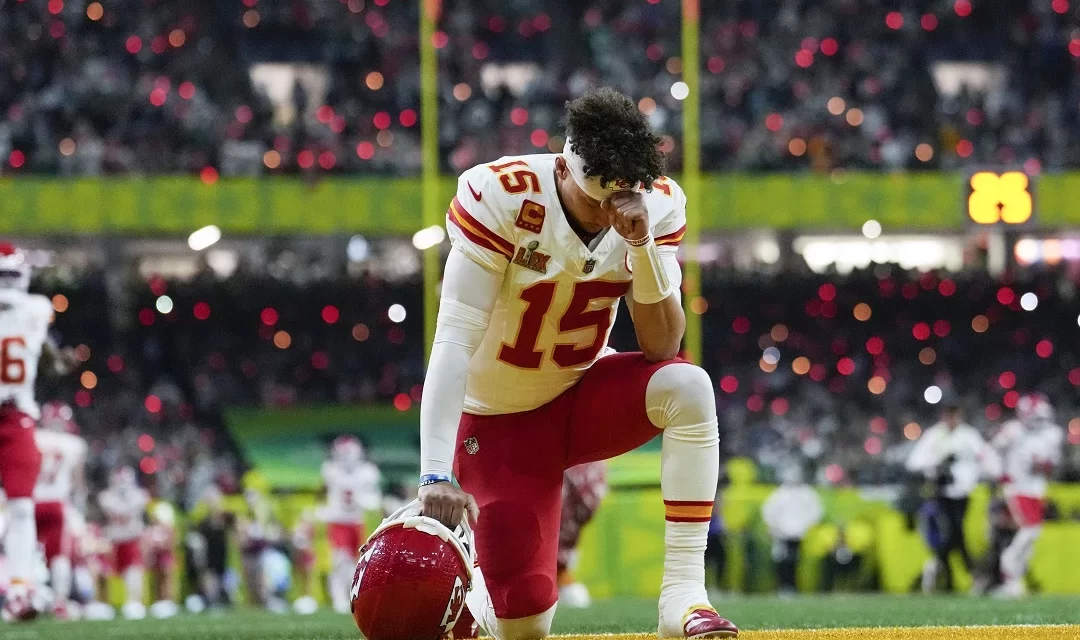 Patrick Mahomes tuvo una de sus peores actuaciones como pasador en la derrota de los Chiefs