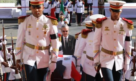 Presidente Abinader encabeza traslado de restos de Juancito Rodríguez al Panteón de la Patria