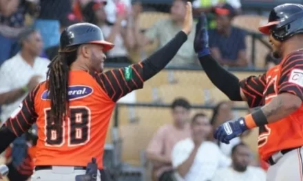 Ronaldo Hernández conecta grand slam y lidera convincente triunfo de los Toros sobre el Escogido