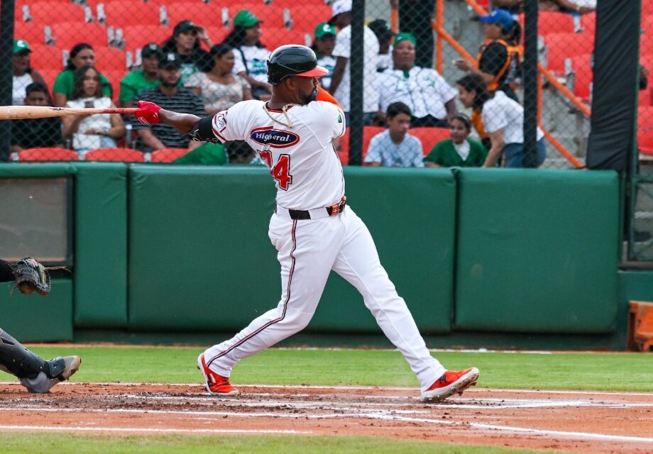 Jiménez y Oliva lideran paliza de los Toros 10-4 sobre las Estrellas