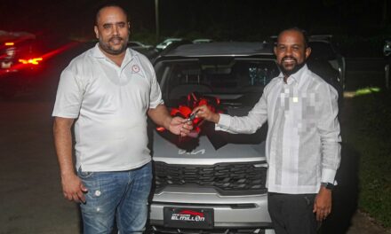 Alofoke Media Group sorprende con un transporte al coordinador de informativos de De Ultimo Minuto