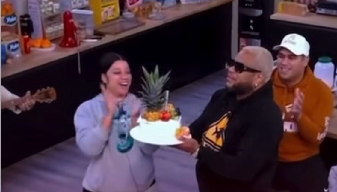 Mariachis sorprenden a La Fruta en su cumpleaños