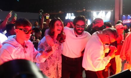 Personalidades disfrutan del concierto de Eddy Herrera