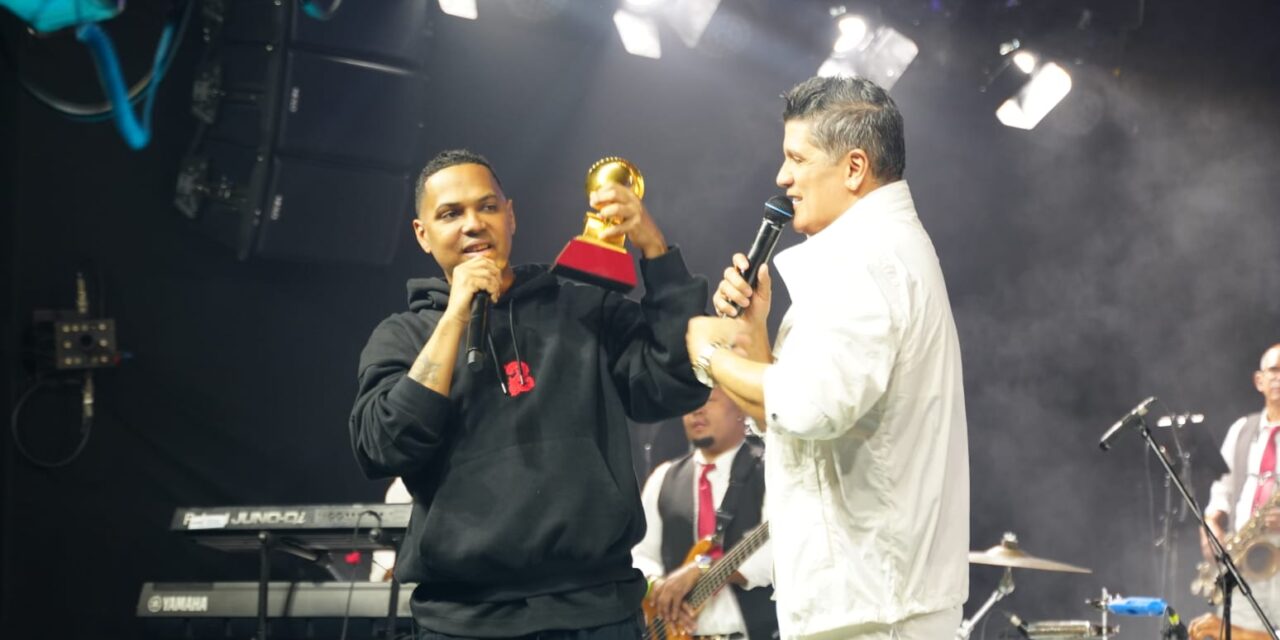 Santiago Matías entrega gratitud a Eddy Herrera