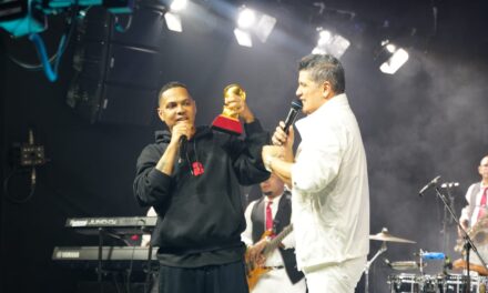 Santiago Matías entrega gratitud a Eddy Herrera