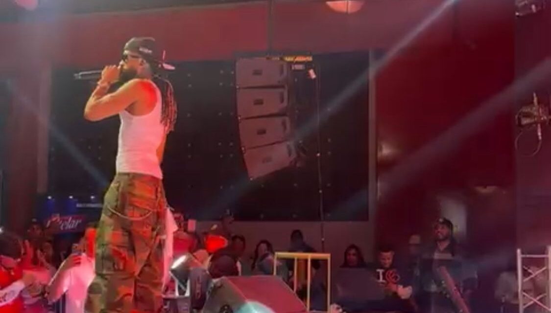 Amenazzy interpretó sus canciones más románticas