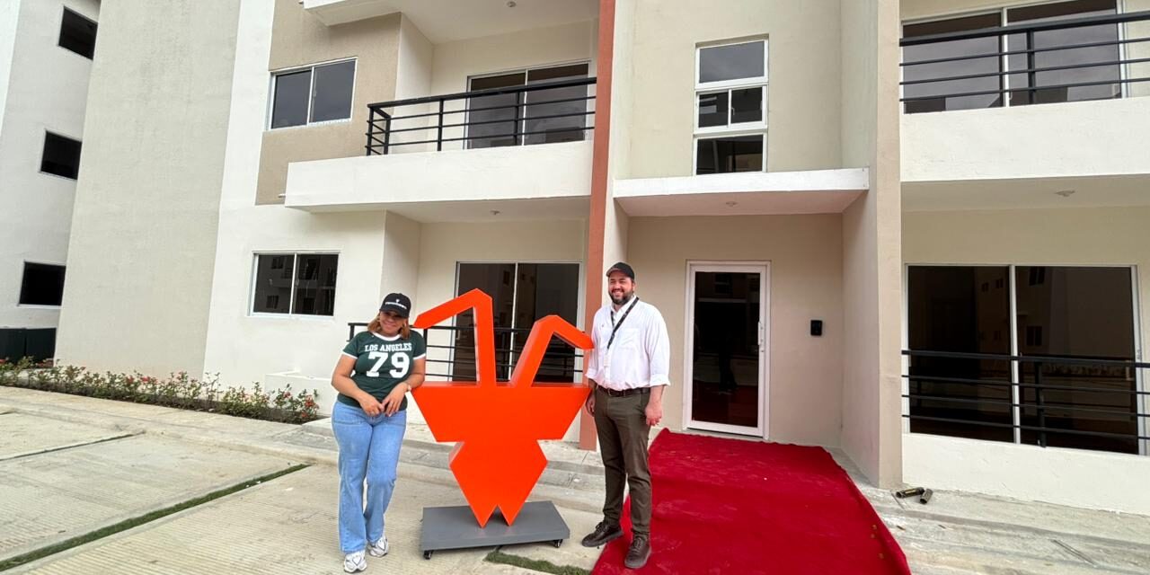 CBS Desarrollos entrega domicilio a Mami Nolas, participante de La Casa de Alofoke 2