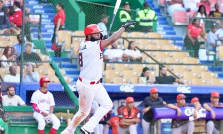 Cordero, Navarro y Maldonado guían paliza de Escogido en presencia de Toros
